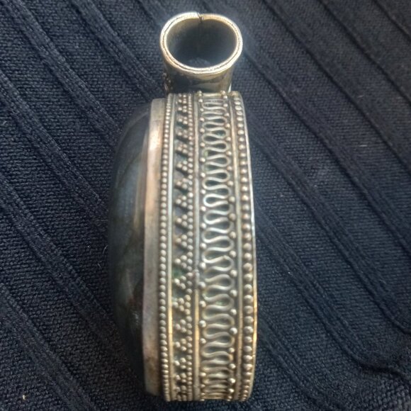 Vintage Labradorite Pendant: German Silver, Ready To Wear - Picture 3 of 3